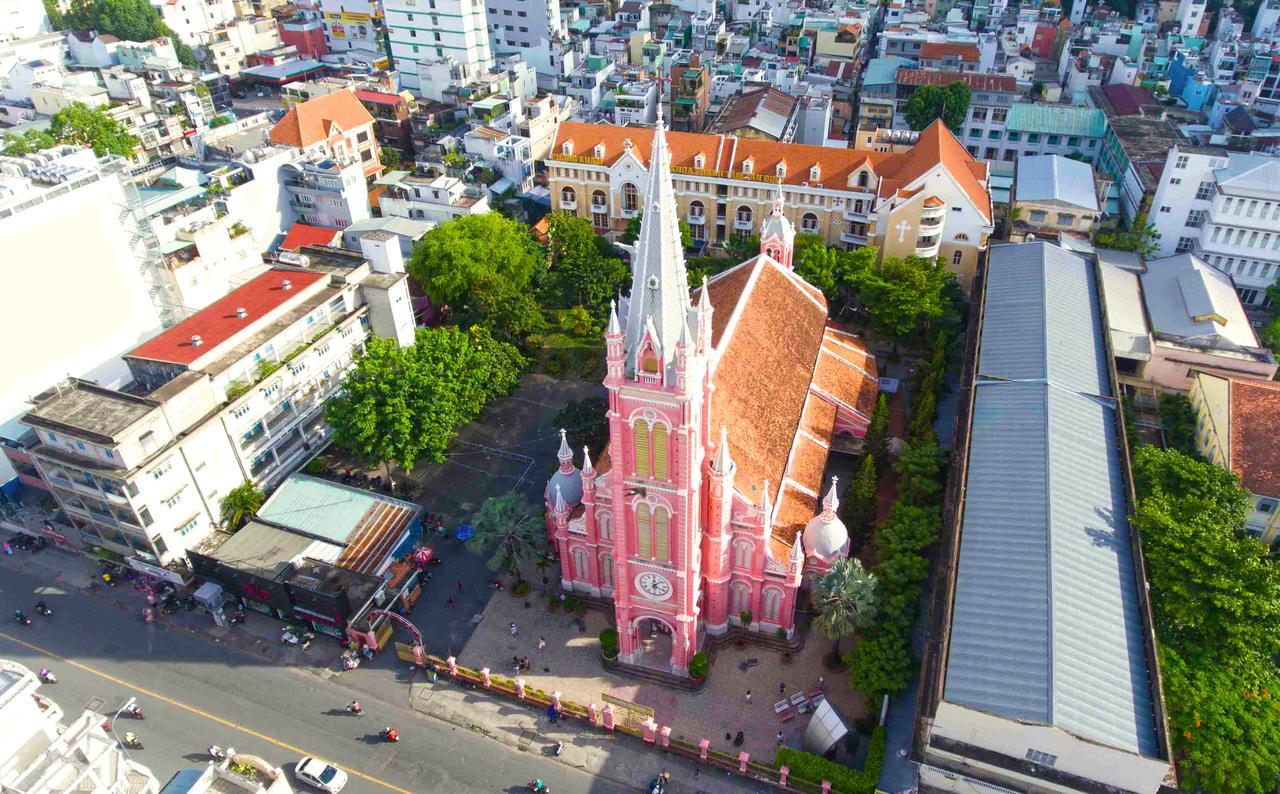 The Nguyens Cafe - Pink Church View Хошимін Екстер'єр фото